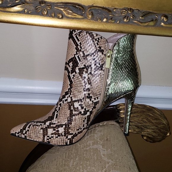 BCBG Shoes - Gorgeous BCBG Booths.